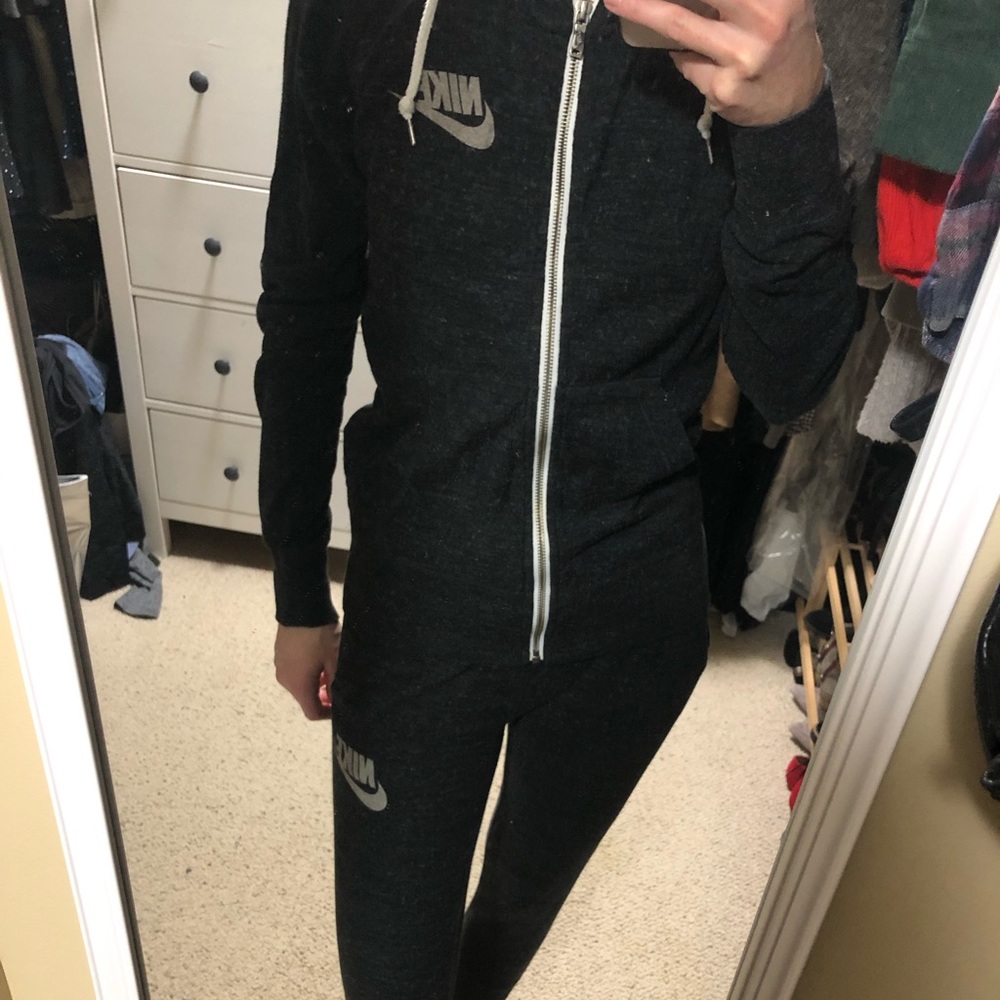 Nike sweatpant outfit